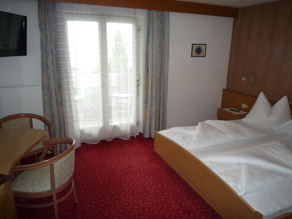 Garni-Hotel Tritscherhof Tirolo Luaran gambar